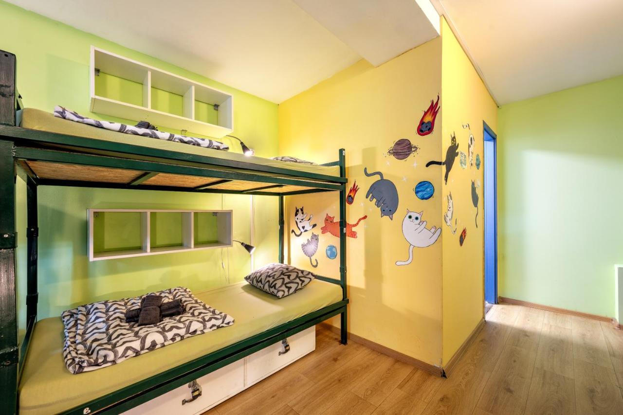 Island Hostel Budapest (Adults Only) Eksteriør billede A room at the hostel