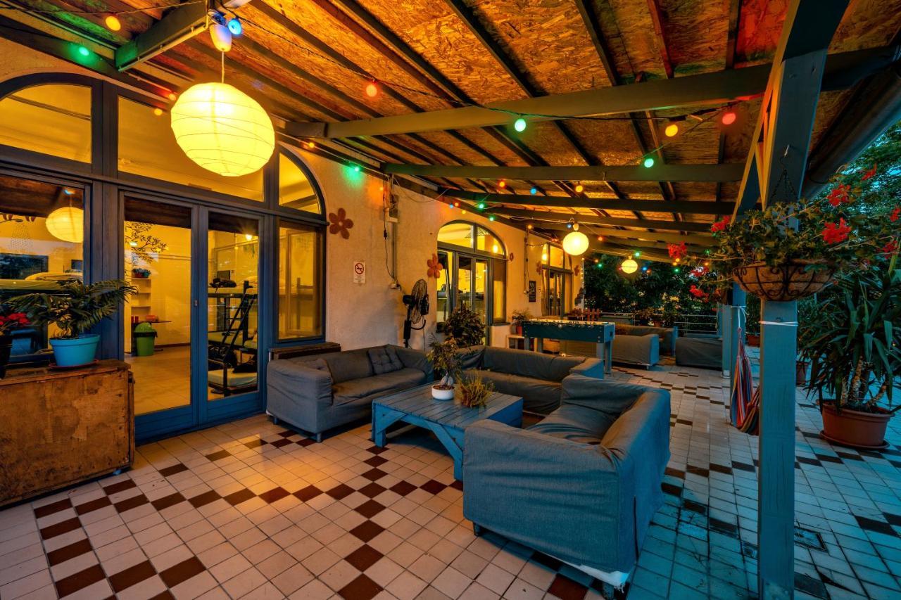 Island Hostel Budapest (Adults Only) Eksteriør billede The interior of the hotel