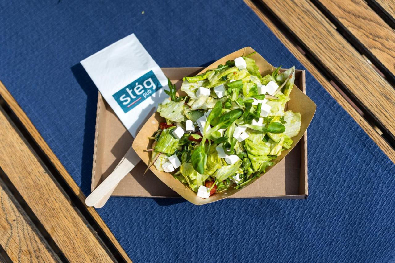 Island Hostel Budapest (Adults Only) Eksteriør billede A salad from Stég
