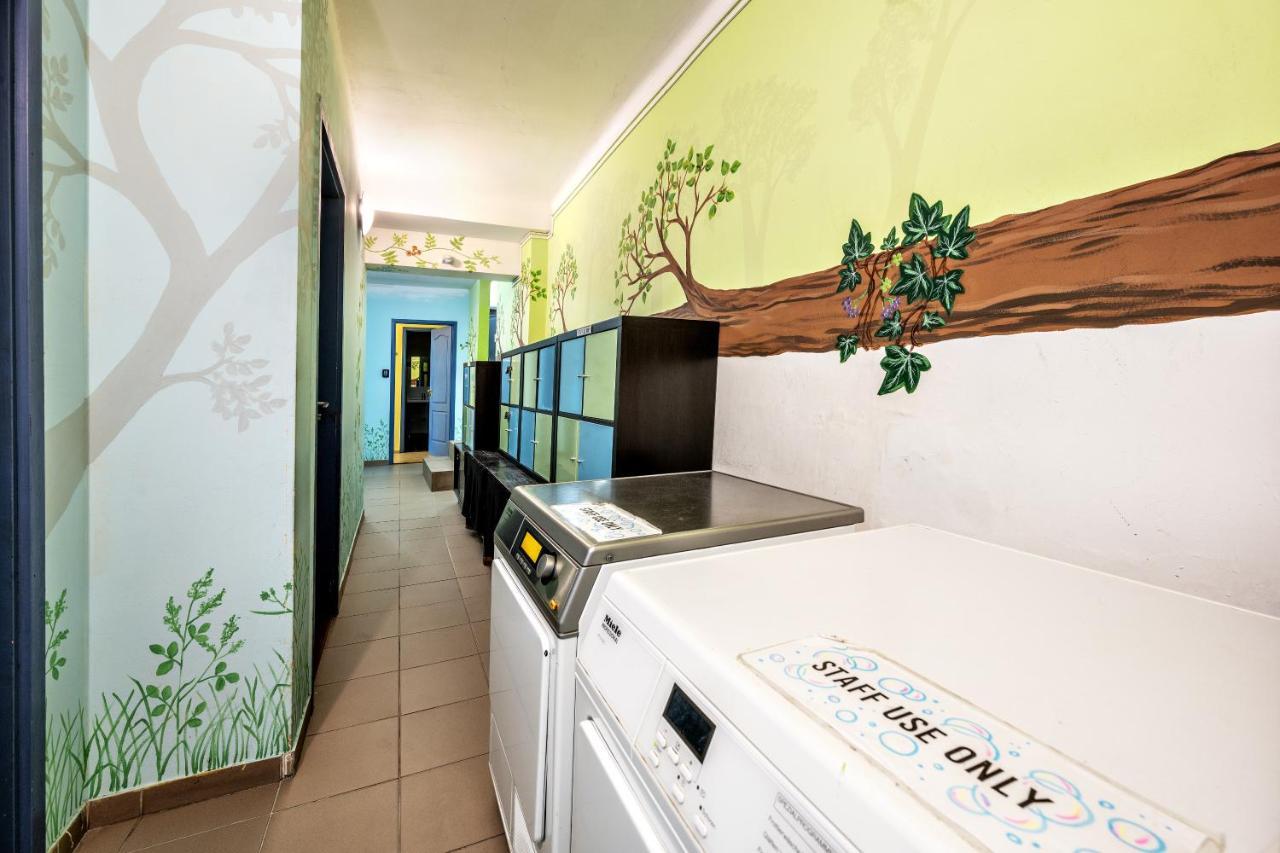 Island Hostel Budapest (Adults Only) Eksteriør billede Laundry facilities at the hotel