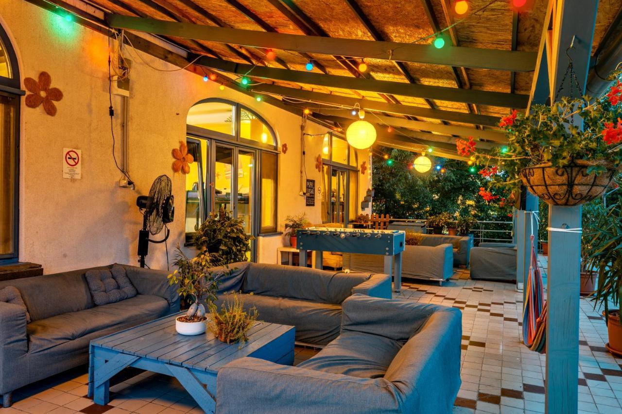 Island Hostel Budapest (Adults Only) Eksteriør billede The terrace of the restaurant