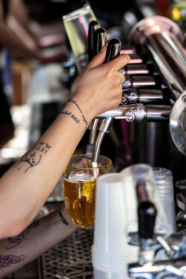 Island Hostel Budapest (Adults Only) Eksteriør billede Beer tap