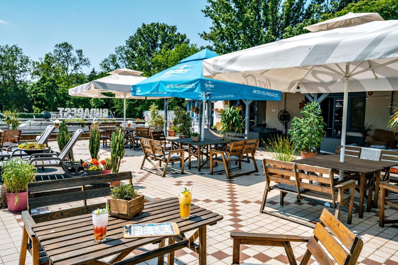 Island Hostel Budapest (Adults Only) Eksteriør billede The terrace of the restaurant