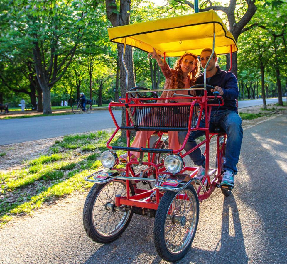 Island Hostel Budapest (Adults Only) Eksteriør billede A quadracycle