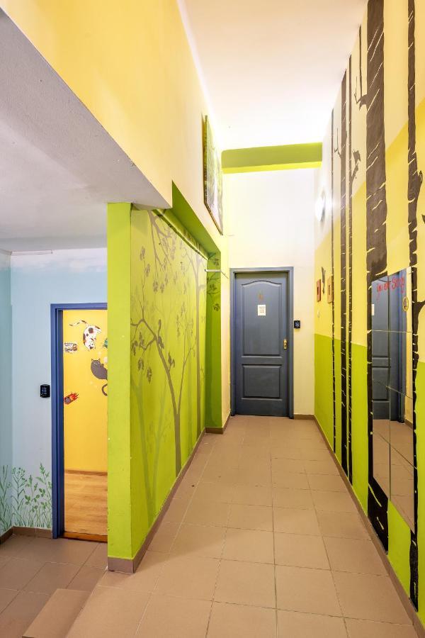 Island Hostel Budapest (Adults Only) Eksteriør billede A corridor in a hostel