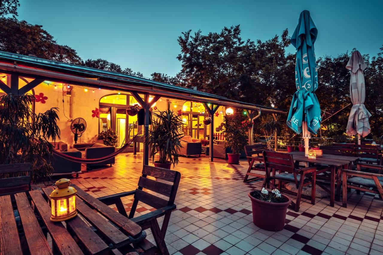 Island Hostel Budapest (Adults Only) Eksteriør billede The restaurant at the hotel