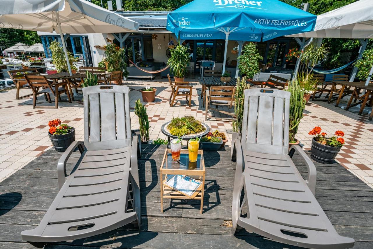 Island Hostel Budapest (Adults Only) Eksteriør billede The terrace of the hotel