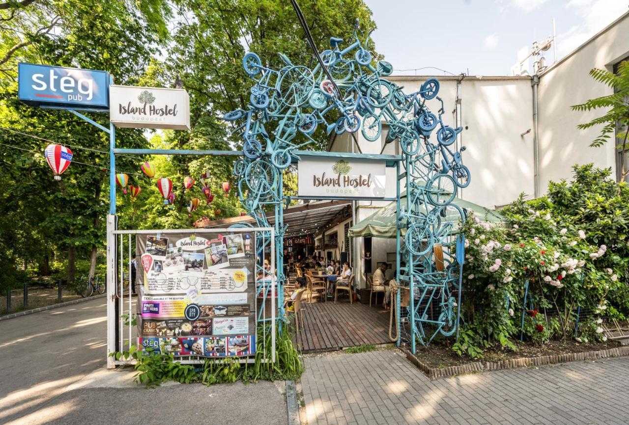 Island Hostel Budapest (Adults Only) Eksteriør billede The entrance to the island