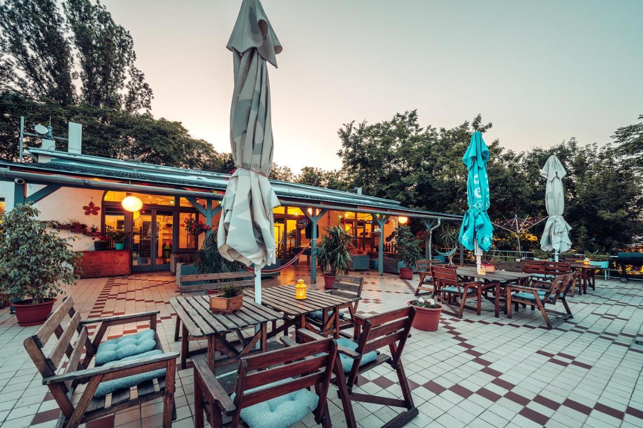 Island Hostel Budapest (Adults Only) Eksteriør billede The restaurant